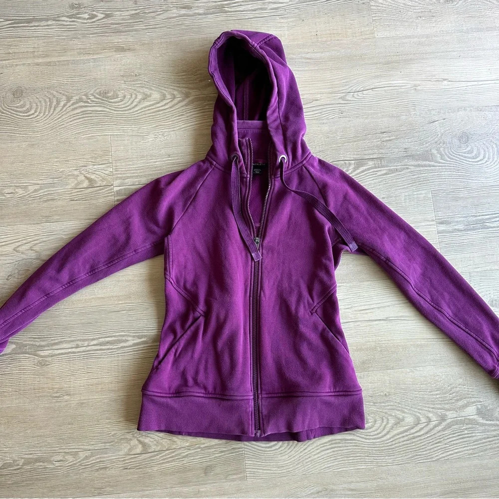 Athleta Triumph Hooded Sweatshirt size small Zip Jacket Purple 486251
